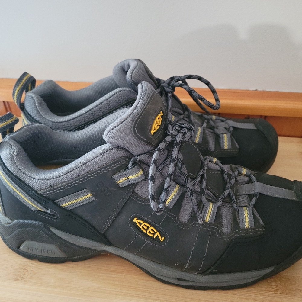 Mens 10.5EE keen work shoes